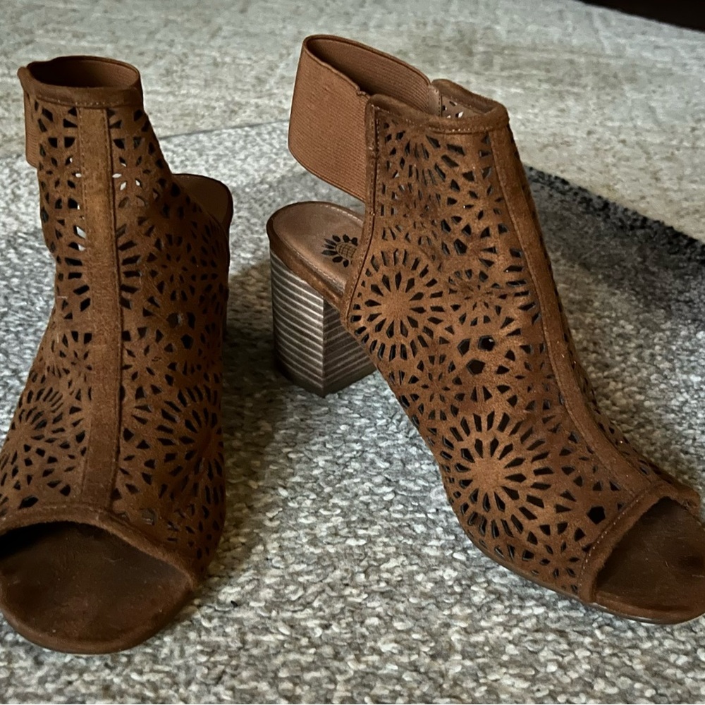 Yellowbox chunky block comfy heels